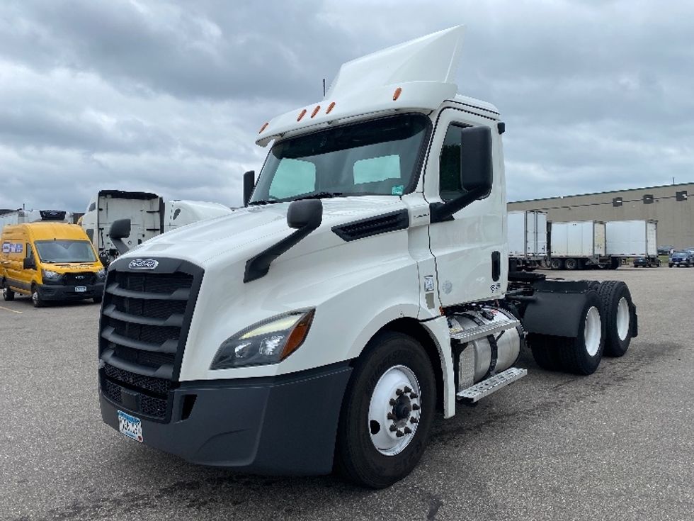 Day Cab Tractor-Heavy Duty Tractors-Freightliner-2020-T12664ST-Brooklyn Park-MN-320,634\n\t\tmiles-$ 57,500 - Image 3