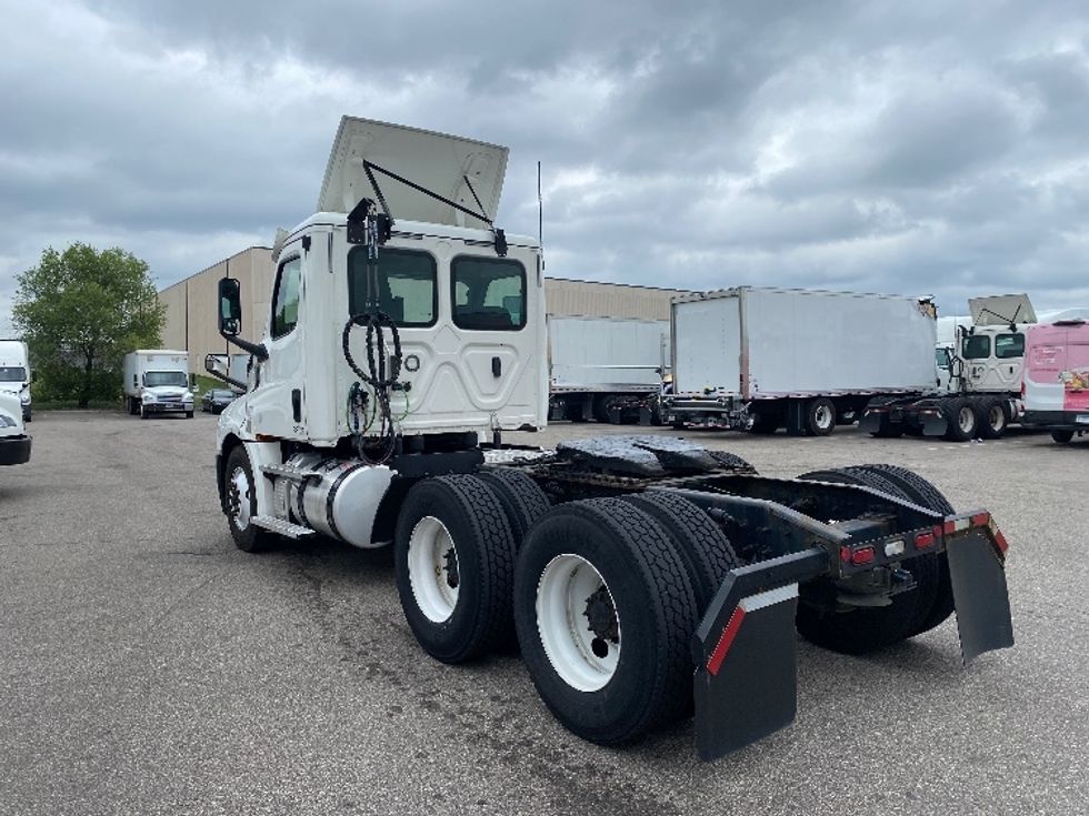 Day Cab Tractor-Heavy Duty Tractors-Freightliner-2020-T12664ST-Brooklyn Park-MN-320,634\n\t\tmiles-$ 57,500 - Image 5