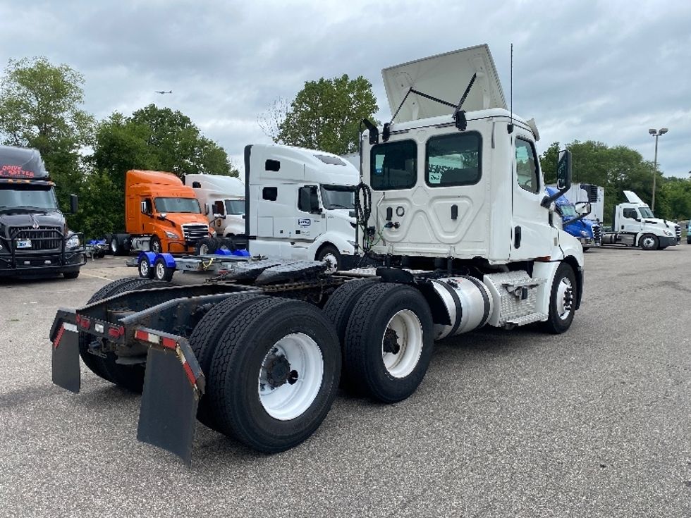 Day Cab Tractor-Heavy Duty Tractors-Freightliner-2020-T12664ST-Brooklyn Park-MN-320,634\n\t\tmiles-$ 57,500 - Image 7