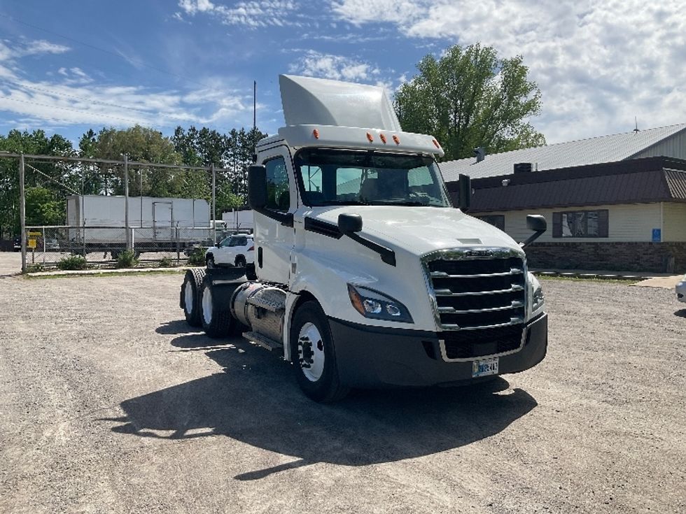 Day Cab Tractor-Heavy Duty Tractors-Freightliner-2020-T12664ST-Brooklyn Park-MN-328,445\n\t\tmiles-$ 46,500 - Image 1