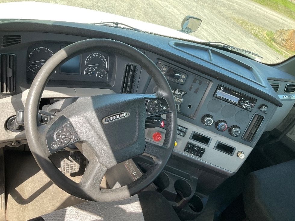 Day Cab Tractor-Heavy Duty Tractors-Freightliner-2020-T12664ST-Brooklyn Park-MN-328,445\n\t\tmiles-$ 46,500 - Image 11