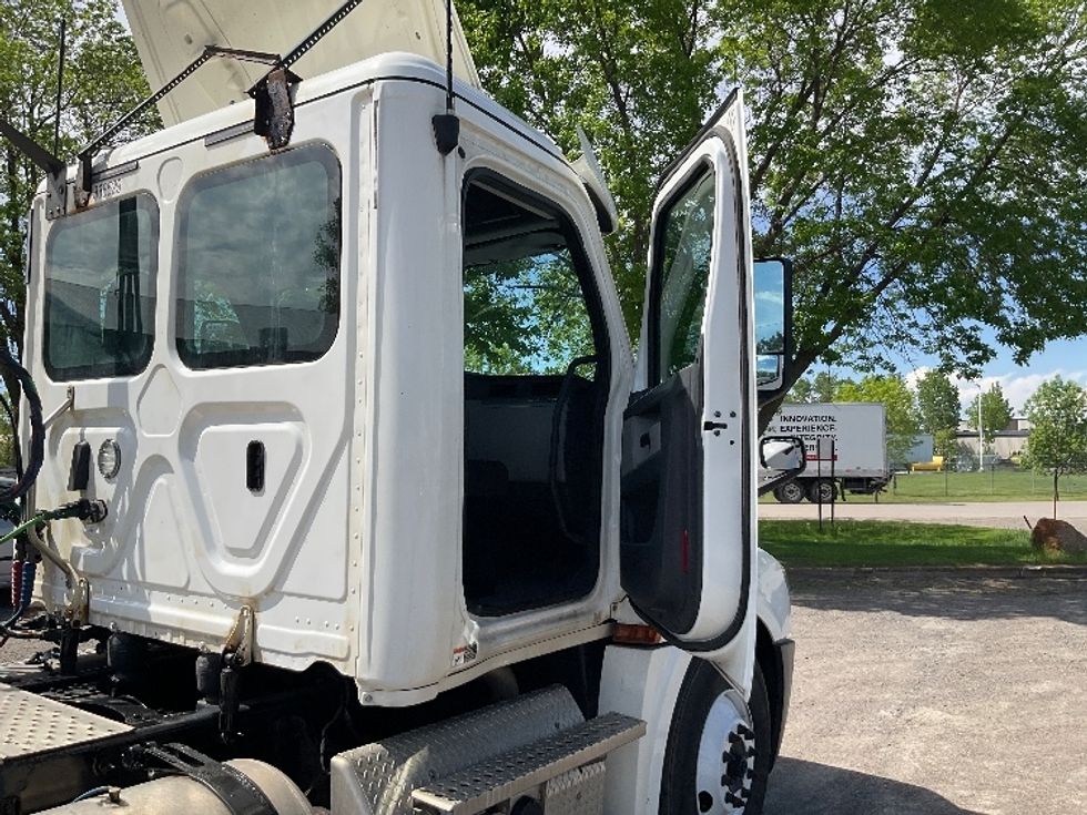 Day Cab Tractor-Heavy Duty Tractors-Freightliner-2020-T12664ST-Brooklyn Park-MN-328,445\n\t\tmiles-$ 46,500 - Image 12