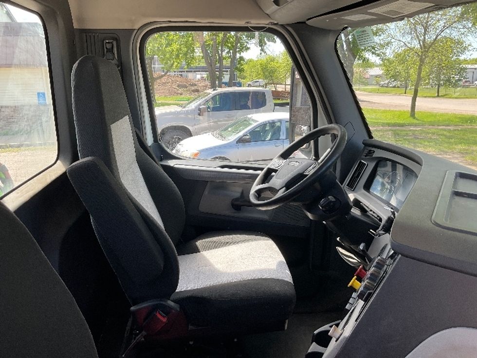 Day Cab Tractor-Heavy Duty Tractors-Freightliner-2020-T12664ST-Brooklyn Park-MN-328,445\n\t\tmiles-$ 46,500 - Image 14