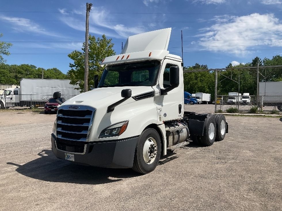 Day Cab Tractor-Heavy Duty Tractors-Freightliner-2020-T12664ST-Brooklyn Park-MN-328,445\n\t\tmiles-$ 46,500 - Image 3