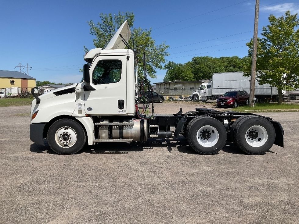 Day Cab Tractor-Heavy Duty Tractors-Freightliner-2020-T12664ST-Brooklyn Park-MN-328,445\n\t\tmiles-$ 46,500 - Image 4