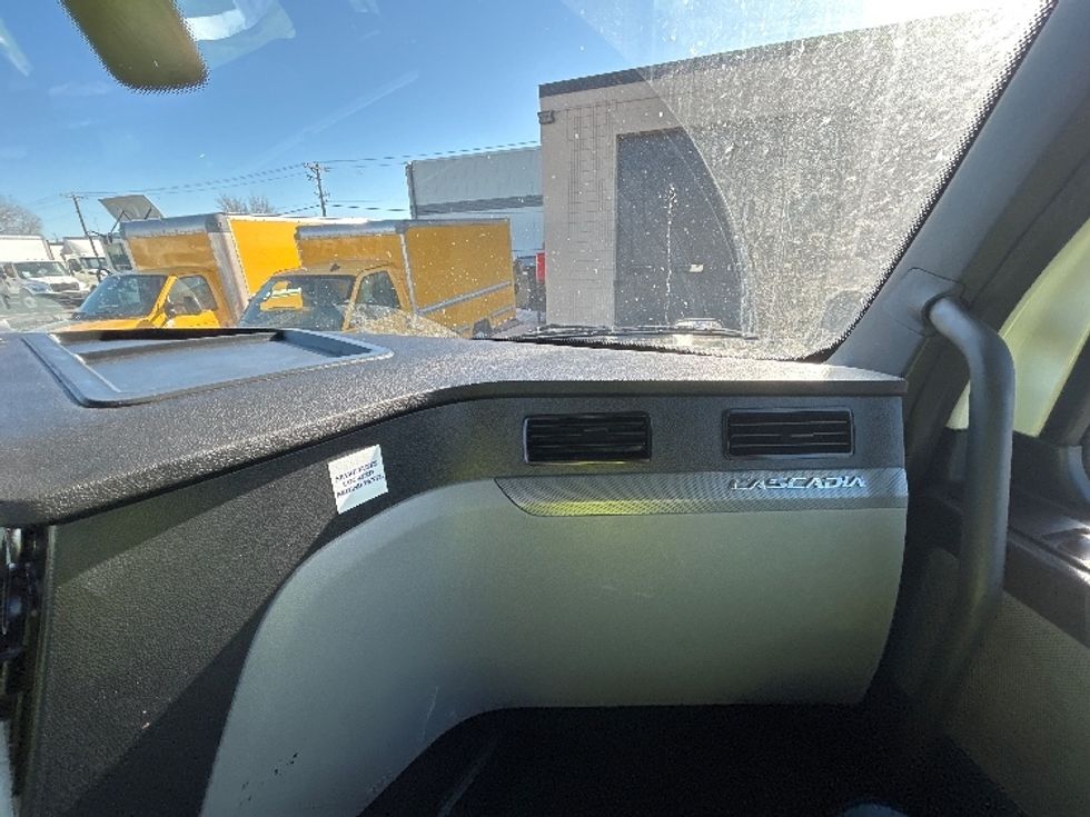 Day Cab Tractor-Heavy Duty Tractors-Freightliner-2020-T12664ST-Brooklyn Park-MN-377,491\n\t\tmiles-$ 48,750 - Image 13