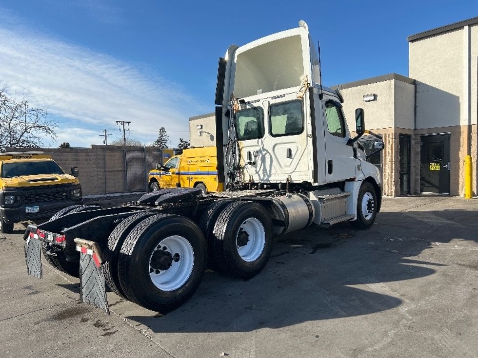 Day Cab Tractor-Heavy Duty Tractors-Freightliner-2020-T12664ST-Brooklyn Park-MN-377,491\n\t\tmiles-$ 48,750 - Image 7