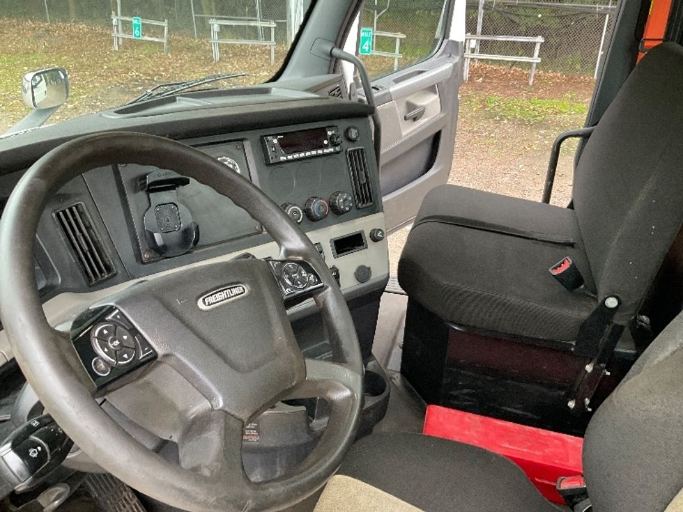 Day Cab Tractor-Heavy Duty Tractors-Freightliner-2020-T12664ST-Brooklyn Park-MN-388,943\n\t\tmiles-$ 55,000 - Image 10