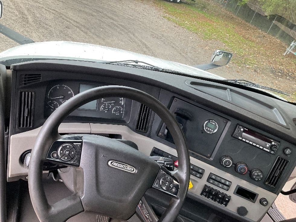 Day Cab Tractor-Heavy Duty Tractors-Freightliner-2020-T12664ST-Brooklyn Park-MN-388,943\n\t\tmiles-$ 55,000 - Image 11