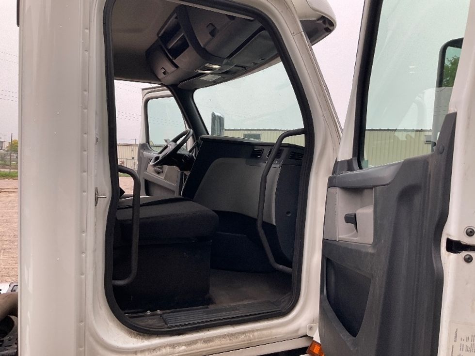 Day Cab Tractor-Heavy Duty Tractors-Freightliner-2020-T12664ST-Brooklyn Park-MN-388,943\n\t\tmiles-$ 55,000 - Image 12