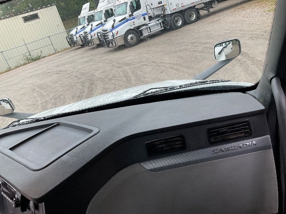 Day Cab Tractor-Heavy Duty Tractors-Freightliner-2020-T12664ST-Brooklyn Park-MN-388,943\n\t\tmiles-$ 55,000 - Image 13