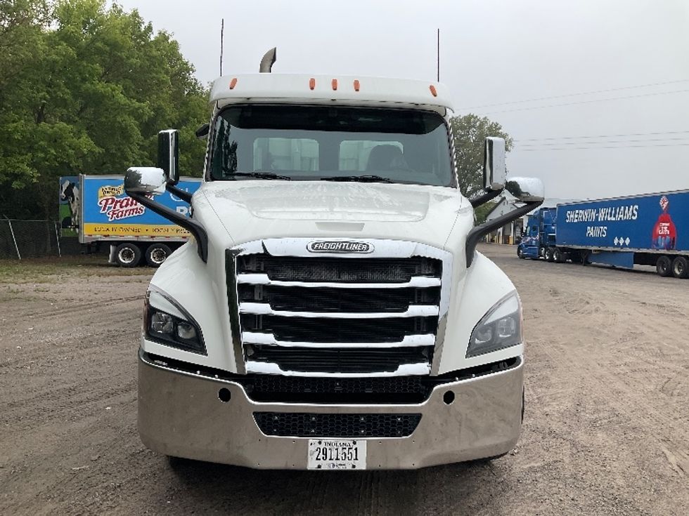 Day Cab Tractor-Heavy Duty Tractors-Freightliner-2020-T12664ST-Brooklyn Park-MN-388,943\n\t\tmiles-$ 55,000 - Image 2