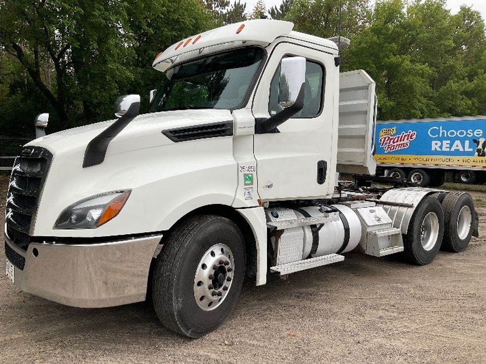 Day Cab Tractor-Heavy Duty Tractors-Freightliner-2020-T12664ST-Brooklyn Park-MN-388,943\n\t\tmiles-$ 55,000 - Image 3