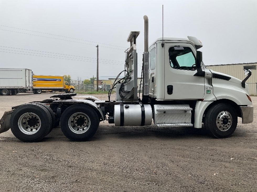 Day Cab Tractor-Heavy Duty Tractors-Freightliner-2020-T12664ST-Brooklyn Park-MN-388,943\n\t\tmiles-$ 55,000 - Image 8