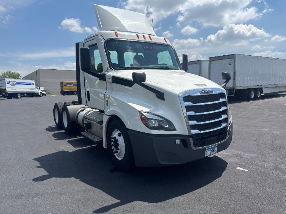 Day Cab Tractor-Heavy Duty Tractors-Freightliner-2020-T12664ST-Brooklyn Park-MN-406,807\n\t\tmiles-$ 48,500 - Image 1