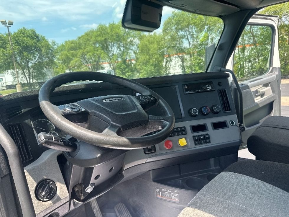 Day Cab Tractor-Heavy Duty Tractors-Freightliner-2020-T12664ST-Brooklyn Park-MN-406,807\n\t\tmiles-$ 48,500 - Image 10