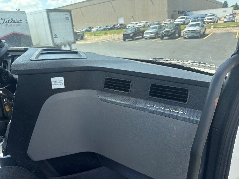Day Cab Tractor-Heavy Duty Tractors-Freightliner-2020-T12664ST-Brooklyn Park-MN-406,807\n\t\tmiles-$ 48,500 - Image 13