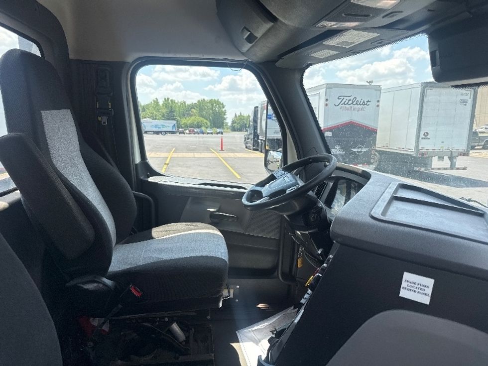 Day Cab Tractor-Heavy Duty Tractors-Freightliner-2020-T12664ST-Brooklyn Park-MN-406,807\n\t\tmiles-$ 48,500 - Image 14
