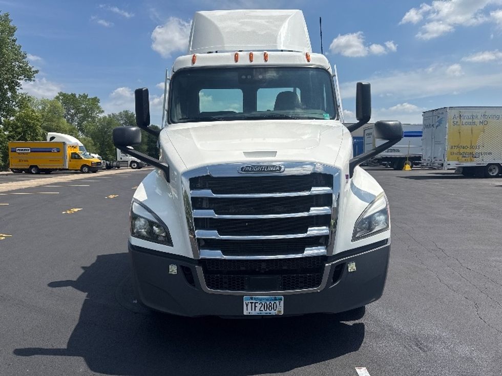 Day Cab Tractor-Heavy Duty Tractors-Freightliner-2020-T12664ST-Brooklyn Park-MN-406,807\n\t\tmiles-$ 48,500 - Image 2