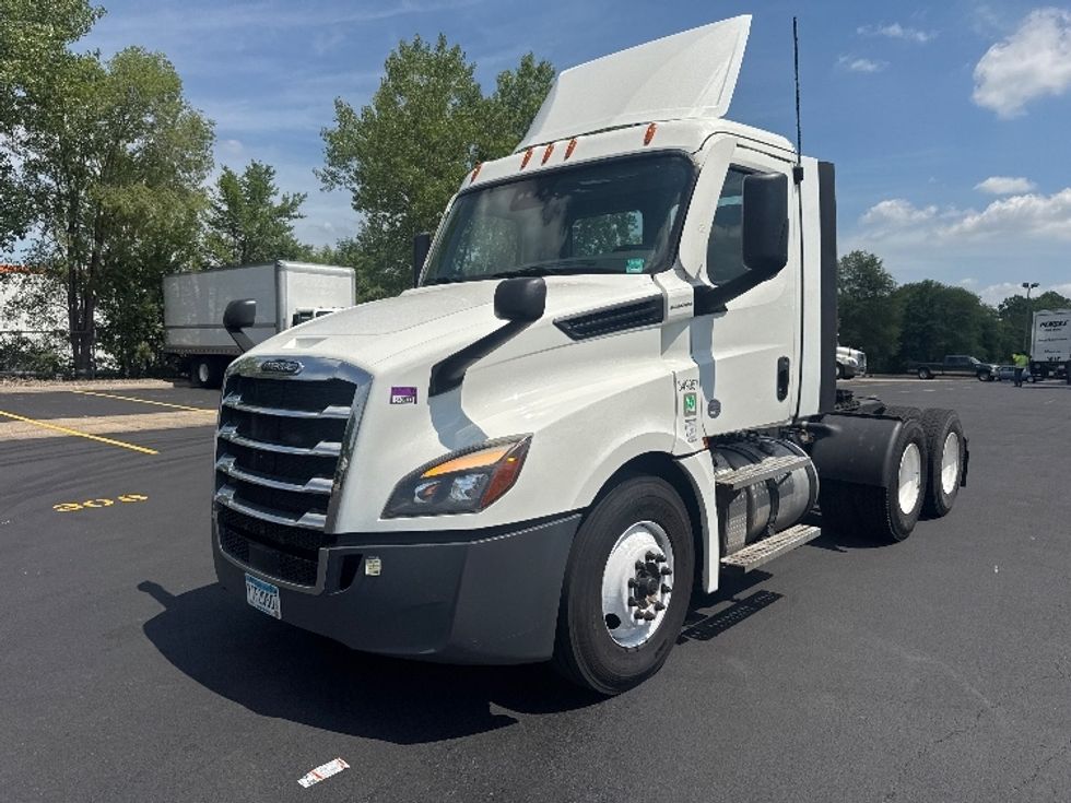 Day Cab Tractor-Heavy Duty Tractors-Freightliner-2020-T12664ST-Brooklyn Park-MN-406,807\n\t\tmiles-$ 48,500 - Image 3
