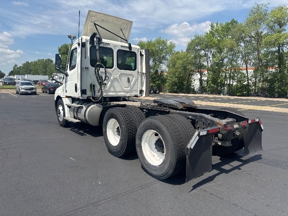 Day Cab Tractor-Heavy Duty Tractors-Freightliner-2020-T12664ST-Brooklyn Park-MN-406,807\n\t\tmiles-$ 48,500 - Image 5