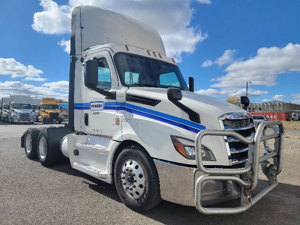 Day Cab Tractor-Heavy Duty Tractors-Freightliner-2020-T12664ST-Brooklyn Park-MN-620,751\n\t\tmiles-$ 38,500 - Image 1