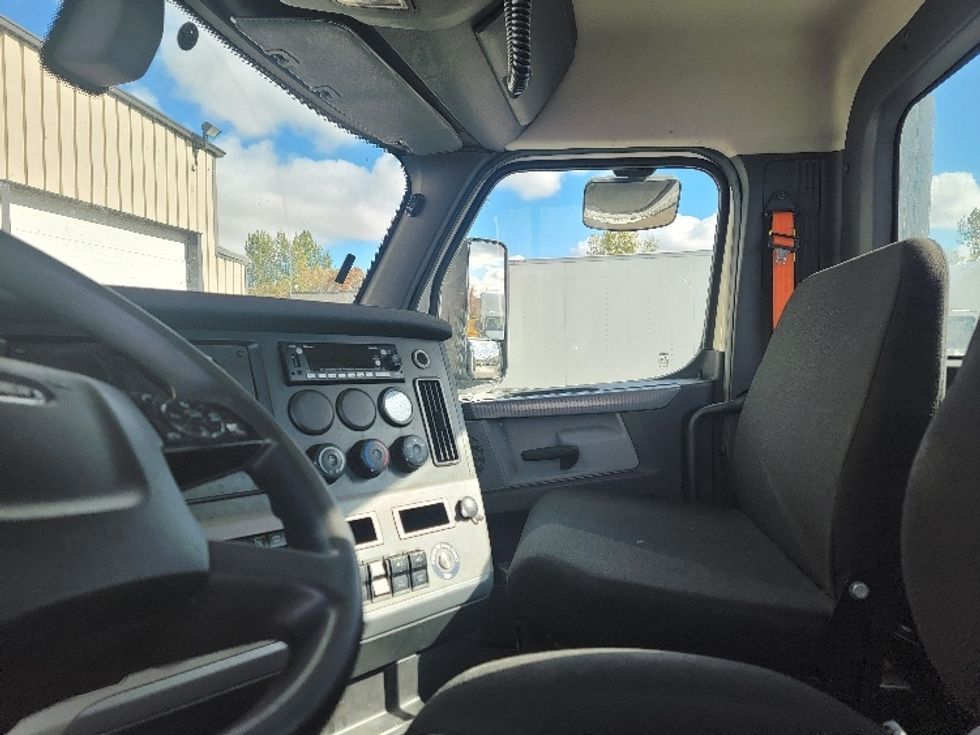 Day Cab Tractor-Heavy Duty Tractors-Freightliner-2020-T12664ST-Brooklyn Park-MN-620,751\n\t\tmiles-$ 38,500 - Image 10
