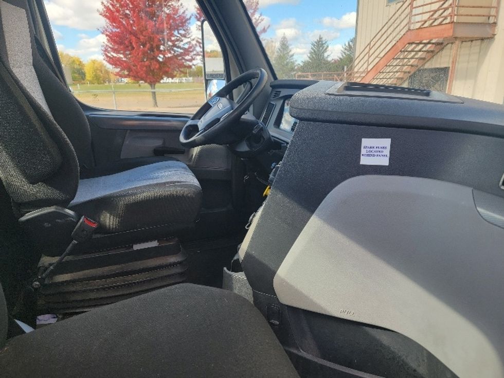 Day Cab Tractor-Heavy Duty Tractors-Freightliner-2020-T12664ST-Brooklyn Park-MN-620,751\n\t\tmiles-$ 38,500 - Image 14