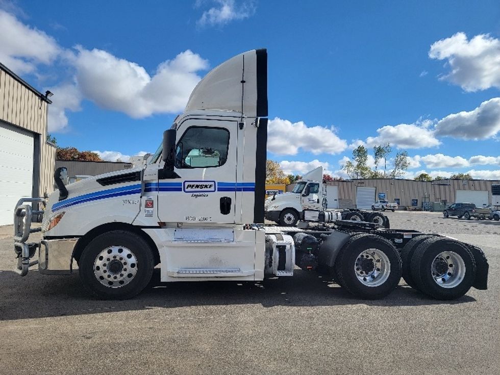 Day Cab Tractor-Heavy Duty Tractors-Freightliner-2020-T12664ST-Brooklyn Park-MN-620,751\n\t\tmiles-$ 38,500 - Image 4