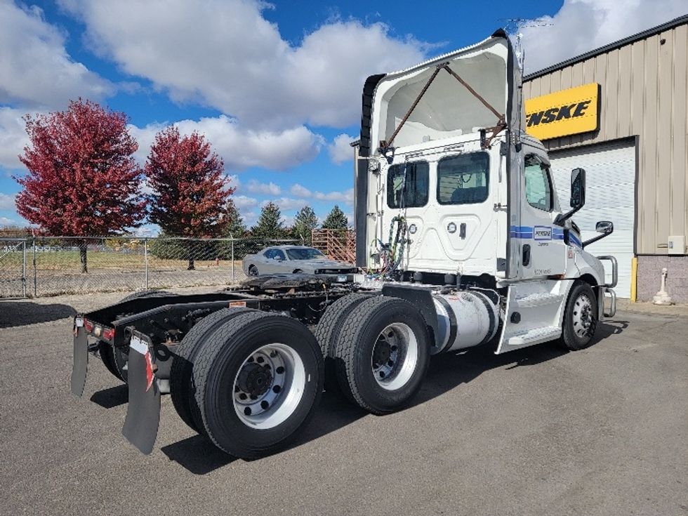 Day Cab Tractor-Heavy Duty Tractors-Freightliner-2020-T12664ST-Brooklyn Park-MN-620,751\n\t\tmiles-$ 38,500 - Image 7