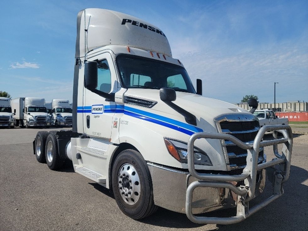 Day Cab Tractor-Heavy Duty Tractors-Freightliner-2020-T12664ST-Brooklyn Park-MN-624,967\n\t\tmiles-$ 38,000 - Image 1
