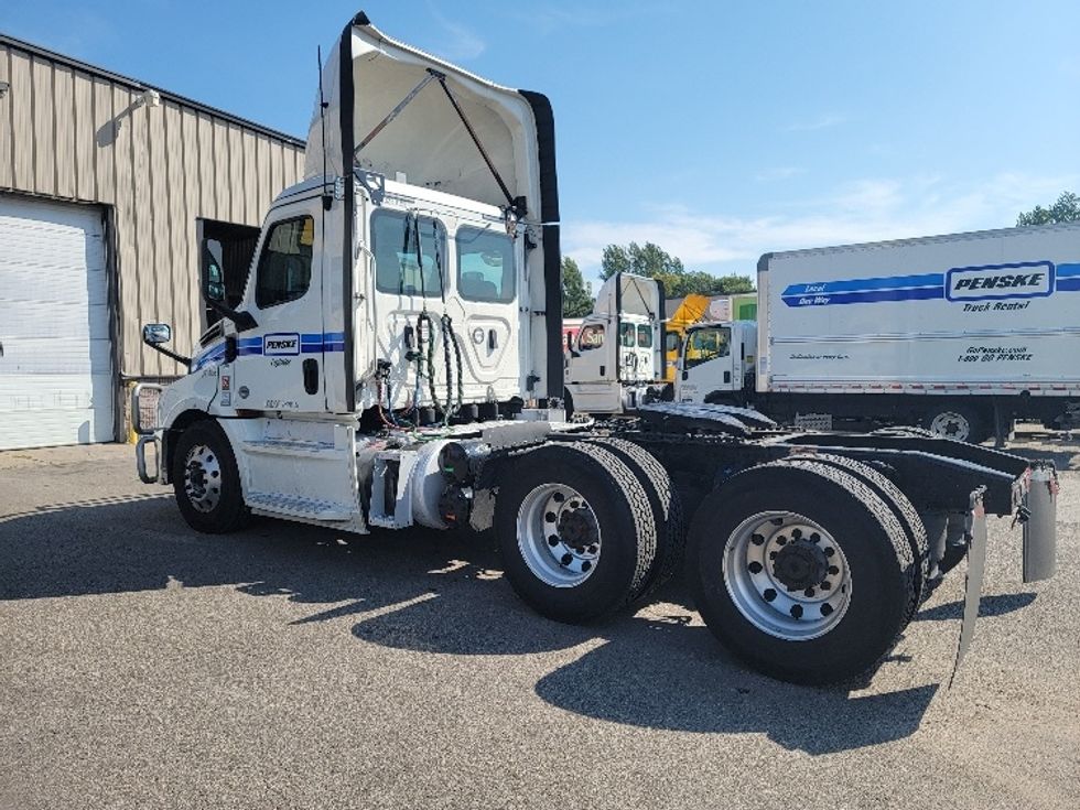 Day Cab Tractor-Heavy Duty Tractors-Freightliner-2020-T12664ST-Brooklyn Park-MN-624,967\n\t\tmiles-$ 38,000 - Image 5