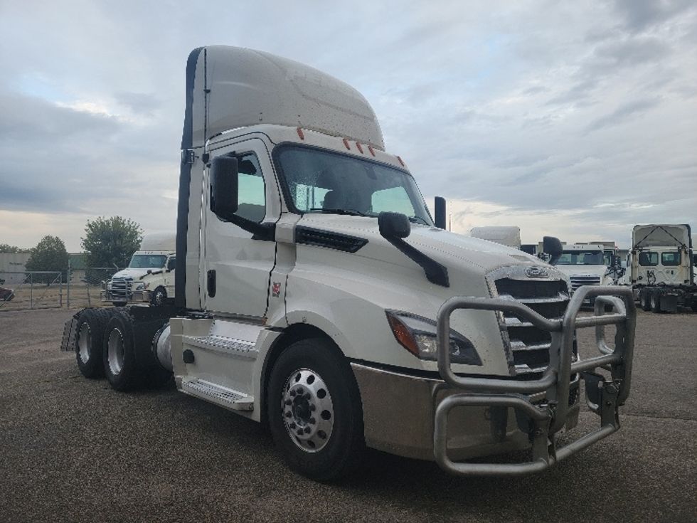 Day Cab Tractor-Heavy Duty Tractors-Freightliner-2020-T12664ST-Brooklyn Park-MN-647,308\n\t\tmiles-$ 35,000 - Image 1