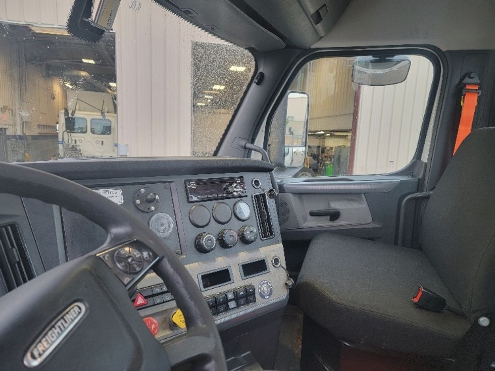 Day Cab Tractor-Heavy Duty Tractors-Freightliner-2020-T12664ST-Brooklyn Park-MN-647,308\n\t\tmiles-$ 35,000 - Image 10