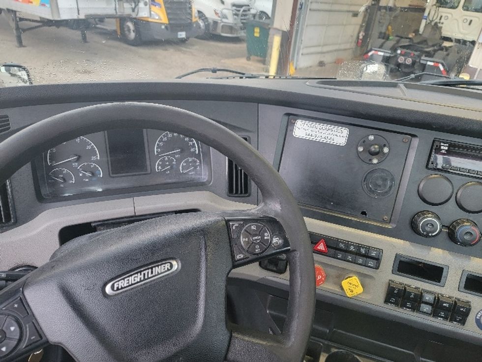 Day Cab Tractor-Heavy Duty Tractors-Freightliner-2020-T12664ST-Brooklyn Park-MN-647,308\n\t\tmiles-$ 35,000 - Image 11