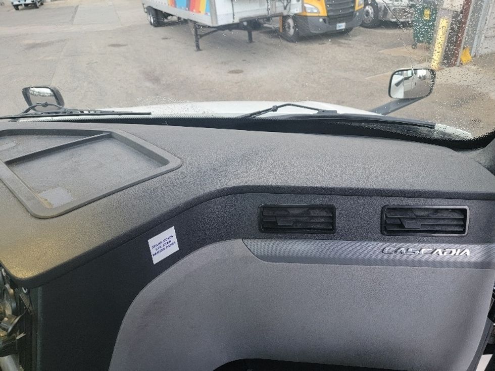 Day Cab Tractor-Heavy Duty Tractors-Freightliner-2020-T12664ST-Brooklyn Park-MN-647,308\n\t\tmiles-$ 35,000 - Image 13