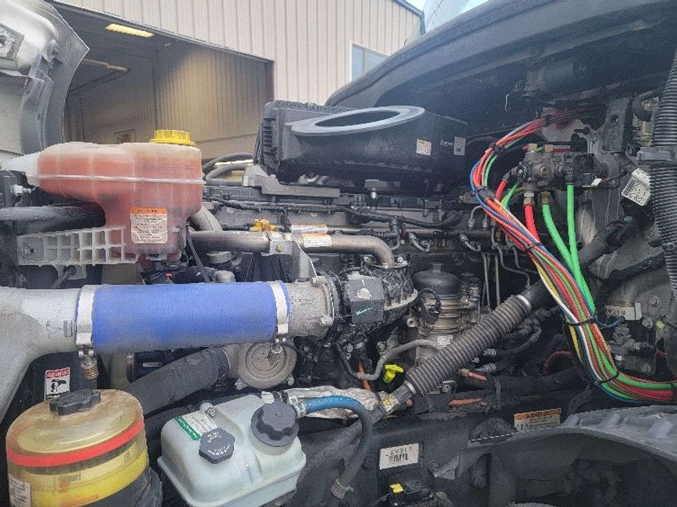 Day Cab Tractor-Heavy Duty Tractors-Freightliner-2020-T12664ST-Brooklyn Park-MN-647,308\n\t\tmiles-$ 35,000 - Image 16