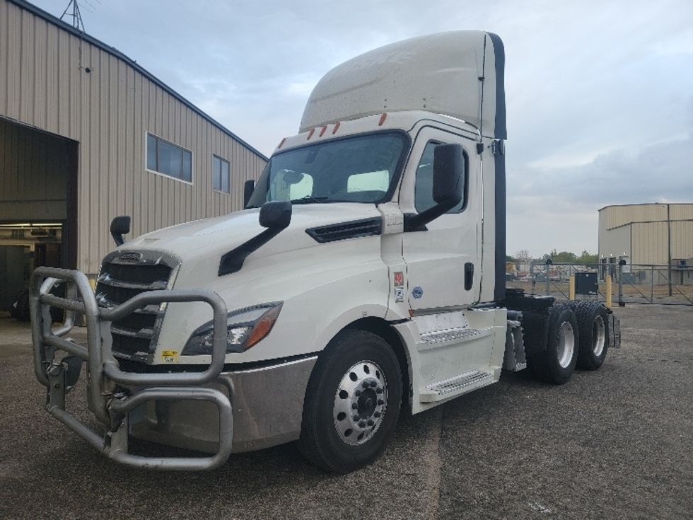 Day Cab Tractor-Heavy Duty Tractors-Freightliner-2020-T12664ST-Brooklyn Park-MN-647,308\n\t\tmiles-$ 35,000 - Image 3