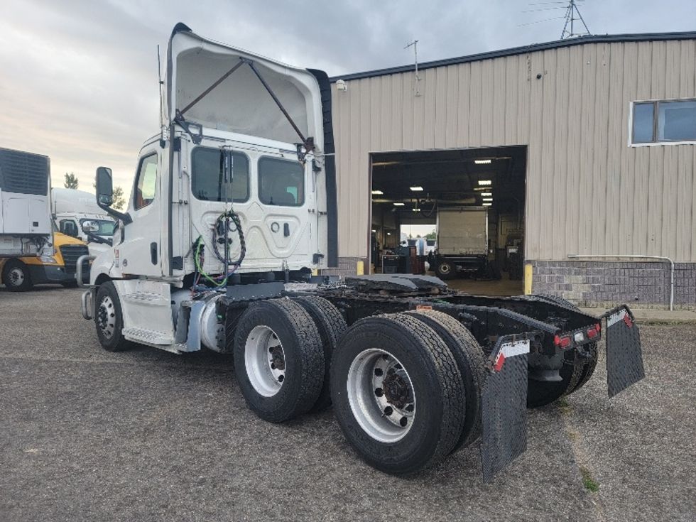 Day Cab Tractor-Heavy Duty Tractors-Freightliner-2020-T12664ST-Brooklyn Park-MN-647,308\n\t\tmiles-$ 35,000 - Image 5