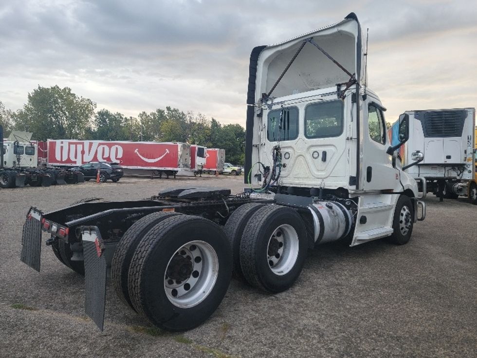 Day Cab Tractor-Heavy Duty Tractors-Freightliner-2020-T12664ST-Brooklyn Park-MN-647,308\n\t\tmiles-$ 35,000 - Image 7