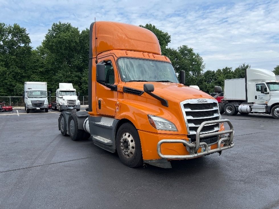 Day Cab Tractor-Heavy Duty Tractors-Freightliner-2020-T12664ST-Burlington-NJ-435,734\n\t\tmiles-$ 57,750 - Image 1