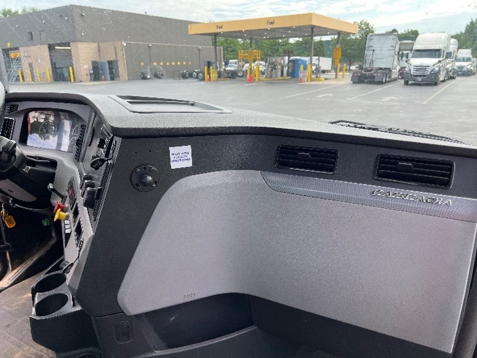 Day Cab Tractor-Heavy Duty Tractors-Freightliner-2020-T12664ST-Burlington-NJ-435,734\n\t\tmiles-$ 57,750 - Image 13