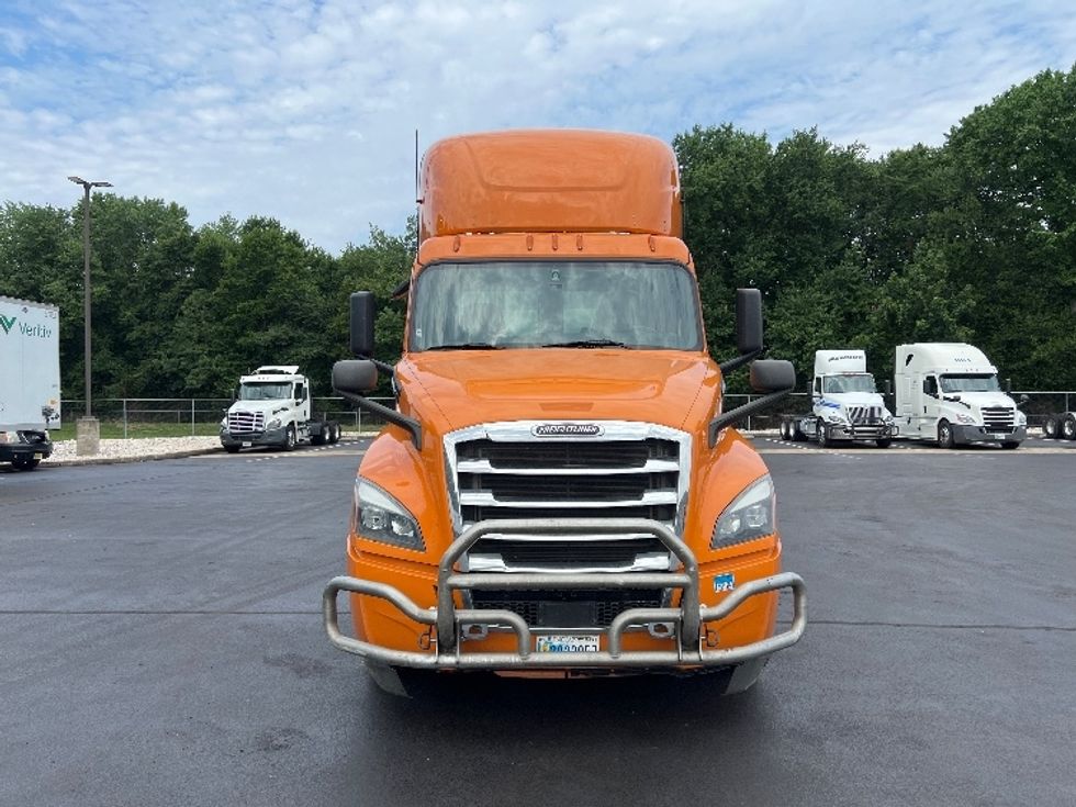 Day Cab Tractor-Heavy Duty Tractors-Freightliner-2020-T12664ST-Burlington-NJ-435,734\n\t\tmiles-$ 57,750 - Image 2