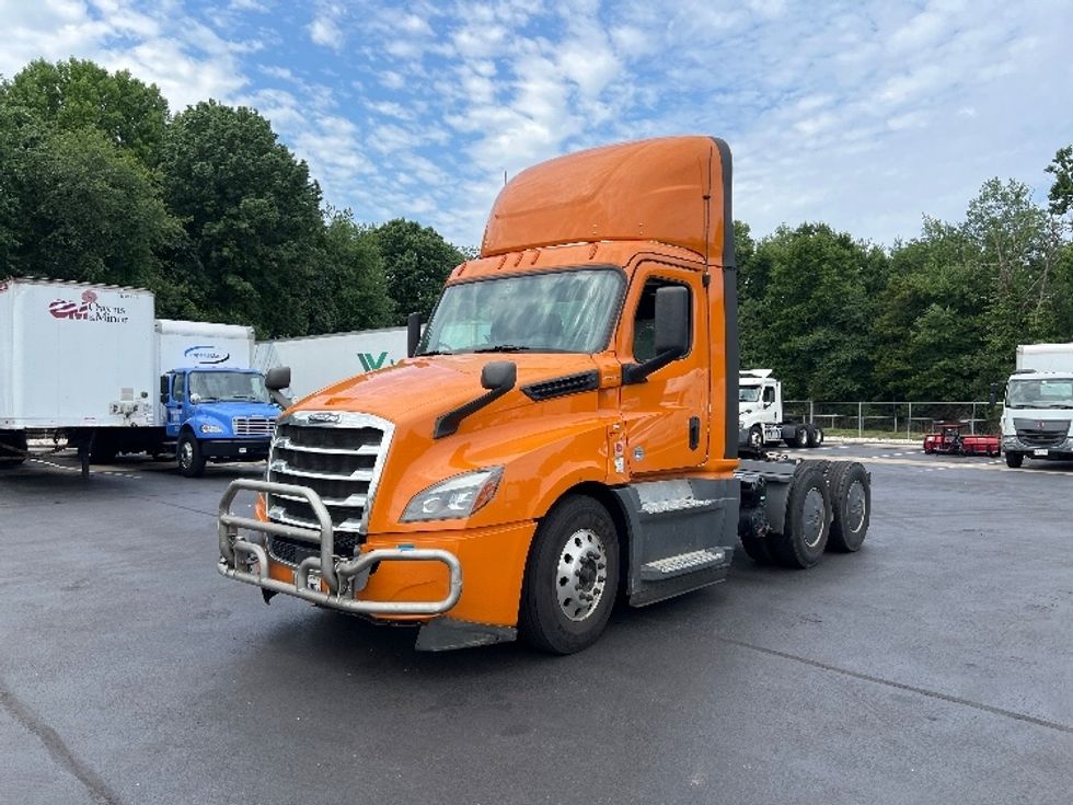 Day Cab Tractor-Heavy Duty Tractors-Freightliner-2020-T12664ST-Burlington-NJ-435,734\n\t\tmiles-$ 57,750 - Image 3