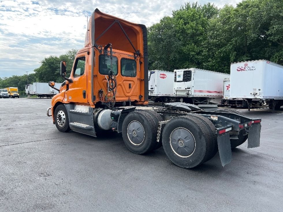 Day Cab Tractor-Heavy Duty Tractors-Freightliner-2020-T12664ST-Burlington-NJ-435,734\n\t\tmiles-$ 57,750 - Image 5