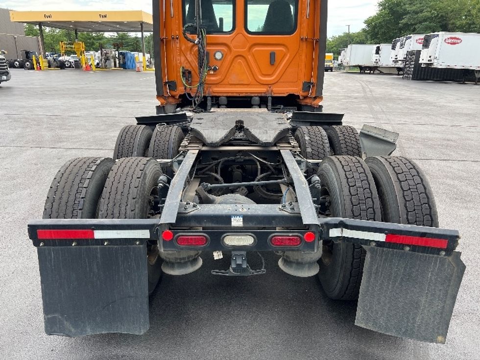 Day Cab Tractor-Heavy Duty Tractors-Freightliner-2020-T12664ST-Burlington-NJ-435,734\n\t\tmiles-$ 57,750 - Image 6