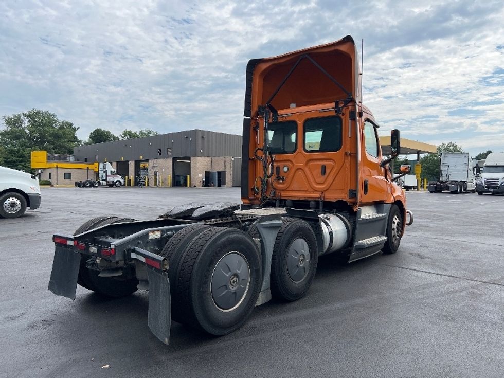 Day Cab Tractor-Heavy Duty Tractors-Freightliner-2020-T12664ST-Burlington-NJ-435,734\n\t\tmiles-$ 57,750 - Image 7