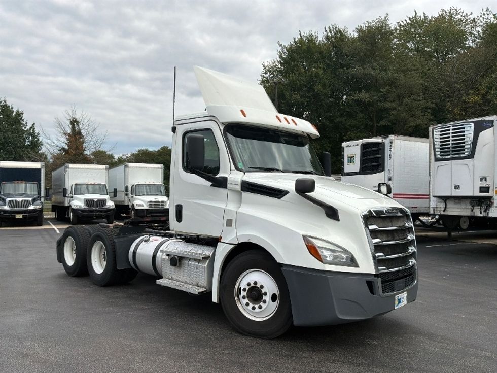 Day Cab Tractor-Heavy Duty Tractors-Freightliner-2020-T12664ST-Burlington-NJ-438,694\n\t\tmiles-$ 48,500 - Image 1