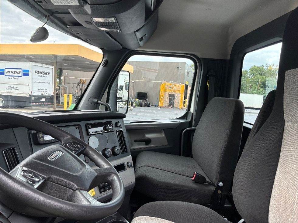 Day Cab Tractor-Heavy Duty Tractors-Freightliner-2020-T12664ST-Burlington-NJ-438,694\n\t\tmiles-$ 48,500 - Image 10
