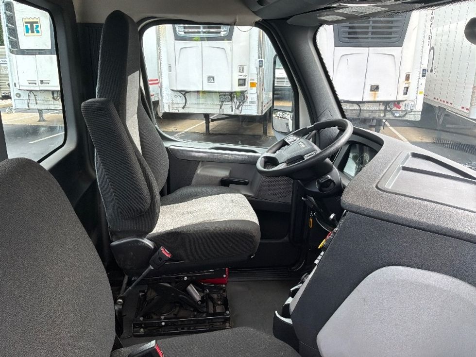 Day Cab Tractor-Heavy Duty Tractors-Freightliner-2020-T12664ST-Burlington-NJ-438,694\n\t\tmiles-$ 48,500 - Image 14